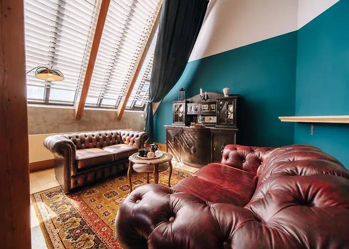 Castle King's Chic *